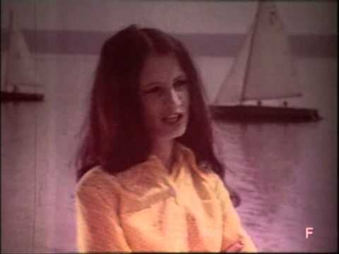 софия ротару в 1973 году. ротару белый город. ротару белый город. клип ротару зовово-белый туман. софия ротару 2022.