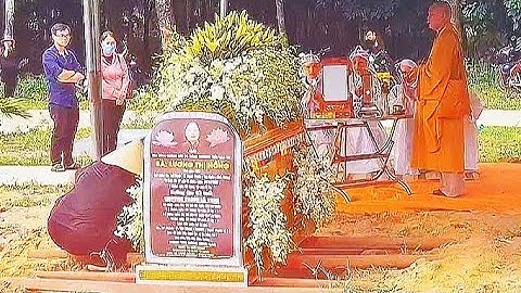 Tang lễ bà( lương Thị Hồng) gia đình tiếc thương đưa tiễn tại hoa viên BD.