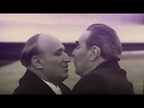 A legendary kiss- A fraternal kiss (old men kissing)