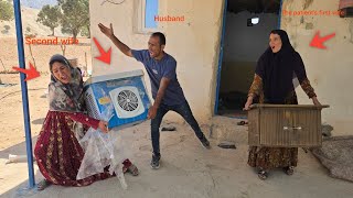 The husband and first wife return home after buying things, and the second wife's anger and jealousy