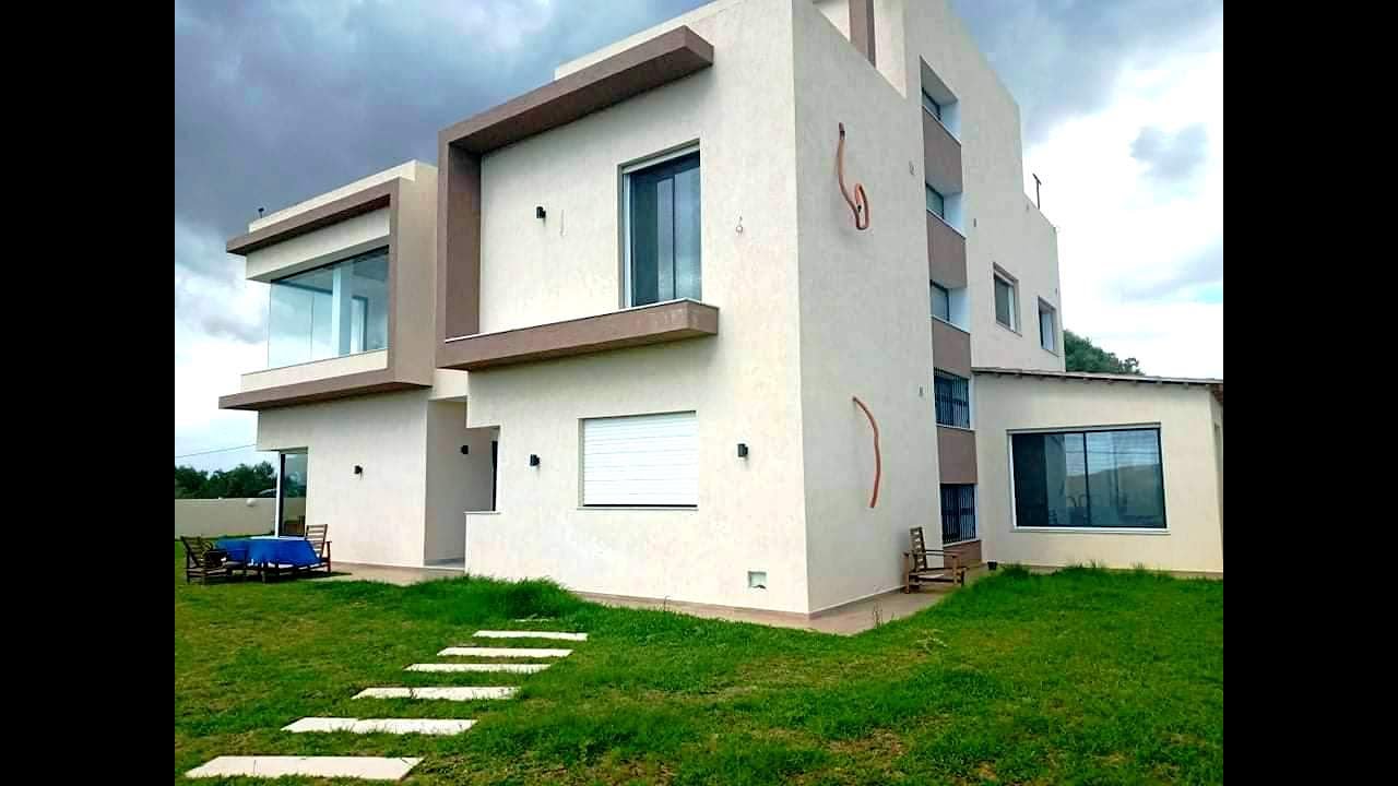 Villa In affitto s+6 su 2 ettari 
