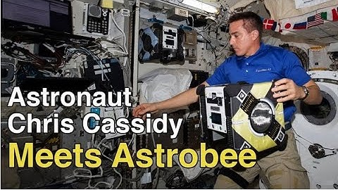 Astronaut Chris Cassidy Meets Astrobee