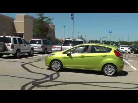 Ford Fiesta - Easy to park! - YouTube