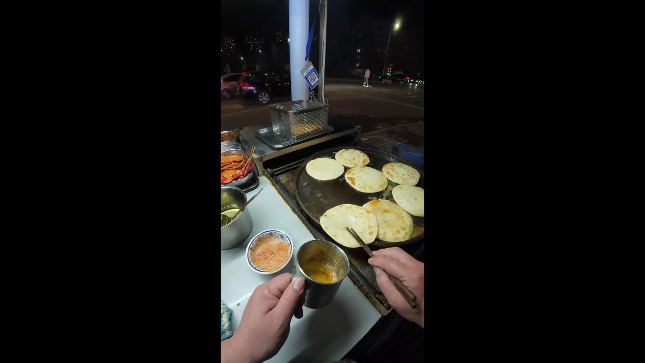 Street Food POV | Real-Time Shaobing Stuffing with Grilled Sausage & Veg | Ambient Sounds Only