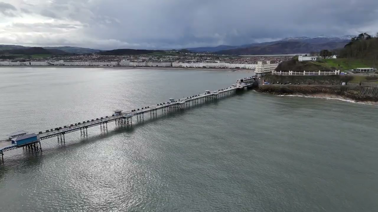 Llandudno Pier fly around