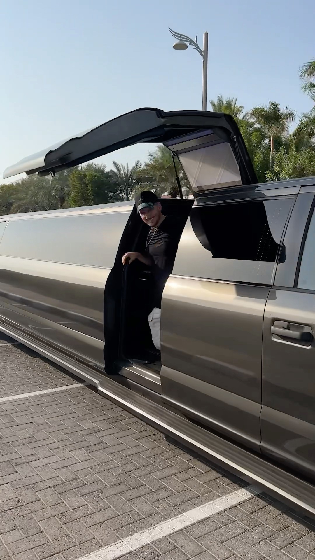 Imagine the parties you could throw in here ? #limo #ford #cars