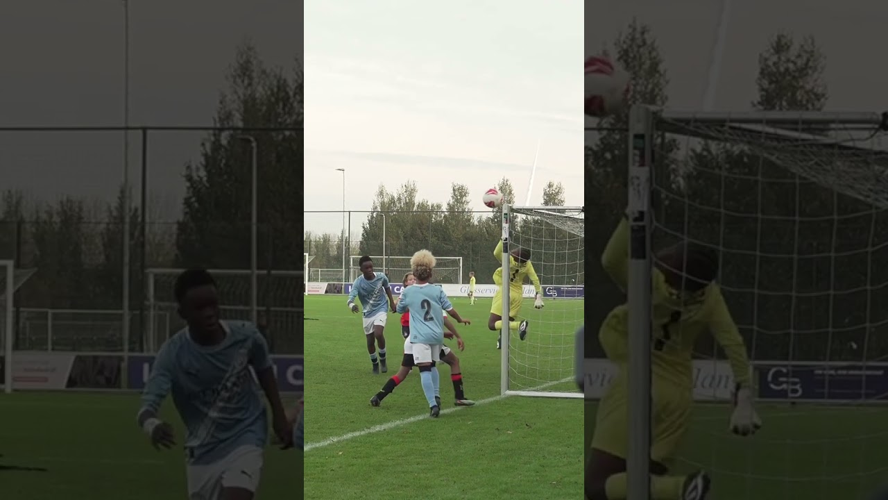 Defesa absurda do goleiro #goalkeeper #futebol #ecosdaarquibancada #viral #shortsfutebol