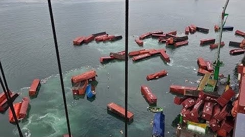 💥 What Happens When Containers Fall Off Ships? 🌊🚢