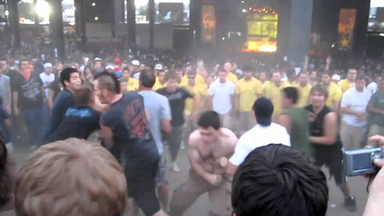 Uproar Festival 2010 Mosh Pit - Tinley Park, IL