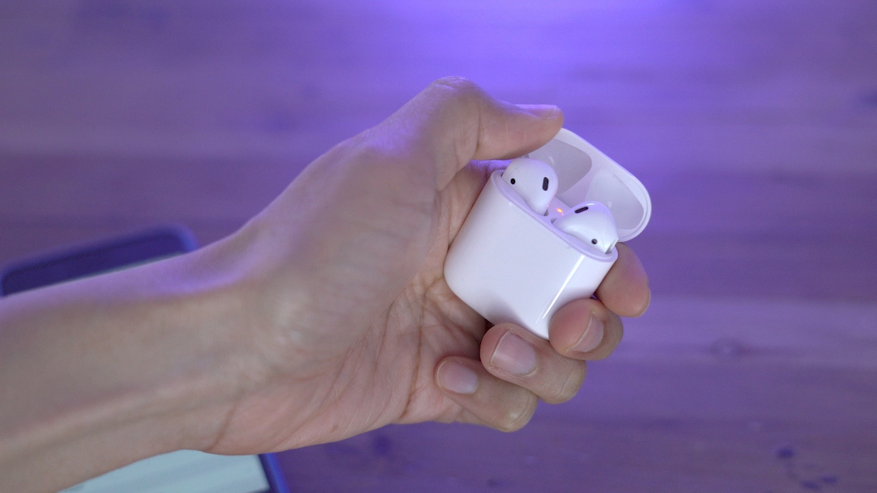 Apple обновила прошивку AirPods до версии 3.5.1.. Фото.