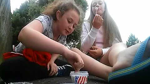 Trying American candy with keeva