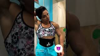 Anastasia Leonova Flexing Her Stunning Muscles