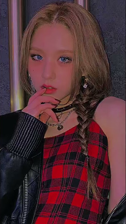 [LOONA] Heejin looking SUS. #loona #artms #heejin