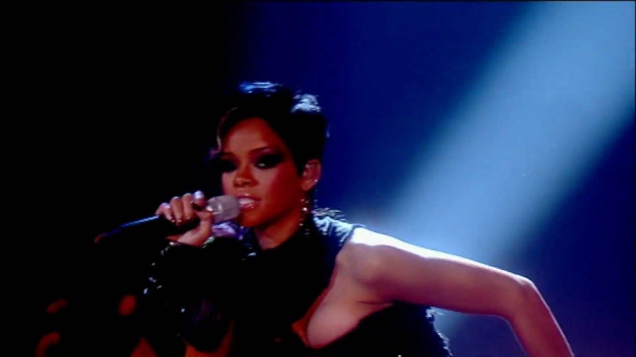 Rihanna - Disturbia Live On Divas (23/11/08) Rihanna - Disturbia Live On Divas (23/11/08)
