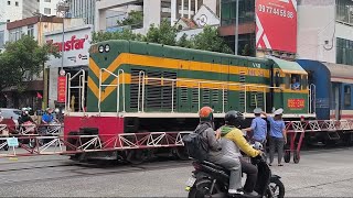 [2692] D9E-244 kéo ram rỗng H7502 đi Tháp Chàm | 16:17 - 10.10.2025