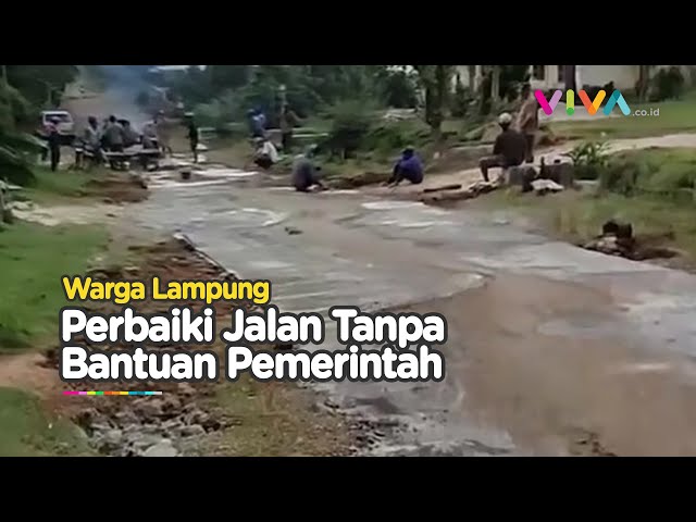 Tak Diperhatikan Pemerintah, Warga Perbaiki Jalan Secara Mandiri class=