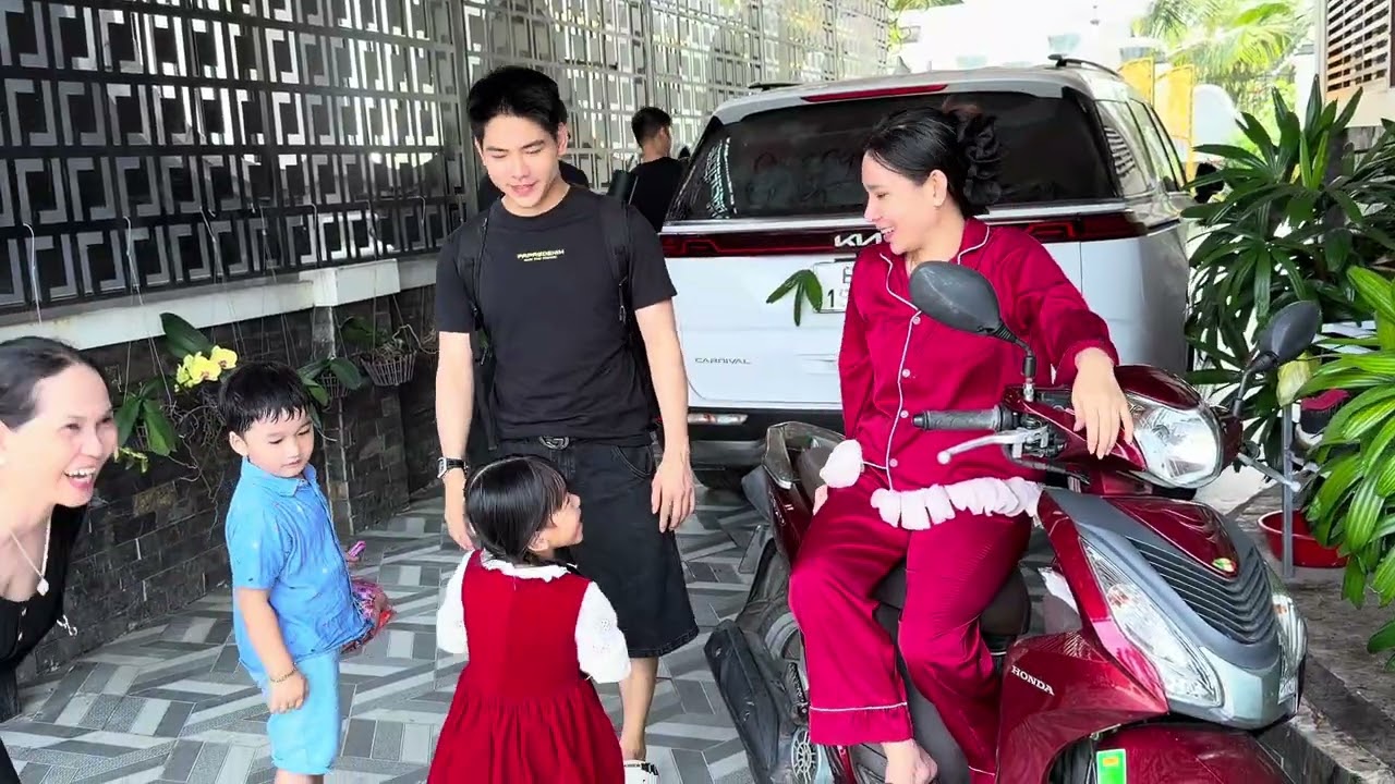 Ka Ka Muội Muội chào tạm biệt , Ông Bà Nội Miền Tây về lại Sài Thành 