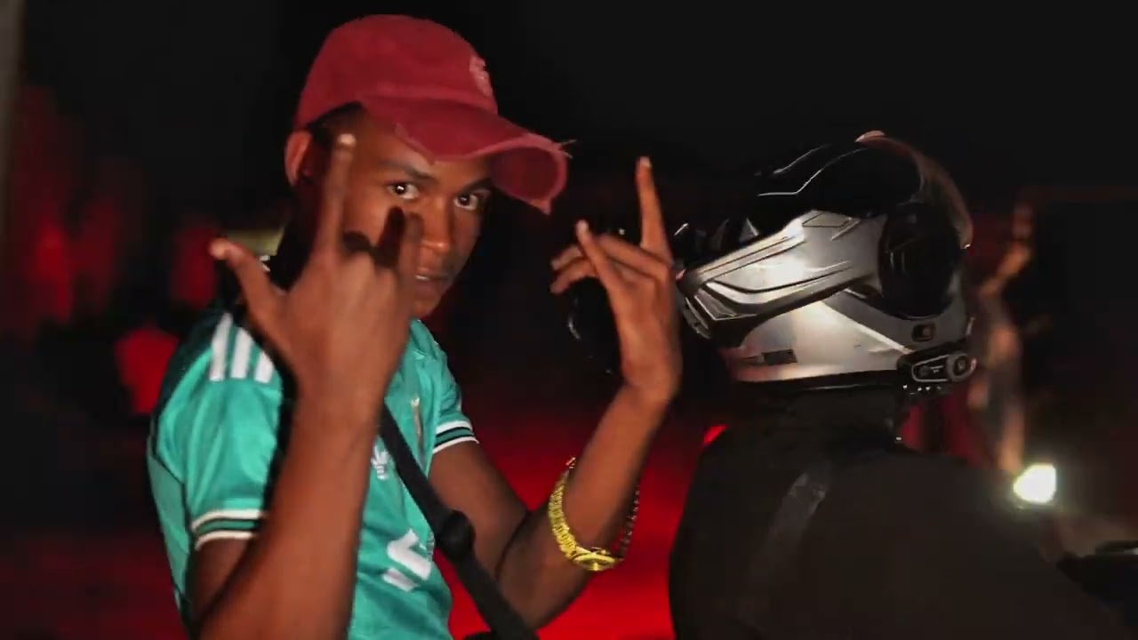 RK LE BBW & CHL MAX _-_ WOUCHONGA  ( CLIP OFFICIEL)