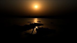 From sunrise to sunset on India's sacred Ganges screenshot 1