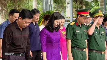 Đoàn đại biểu Ban Tuyên giáo Tỉnh ủy viếng các Anh hùng liệt sỹ