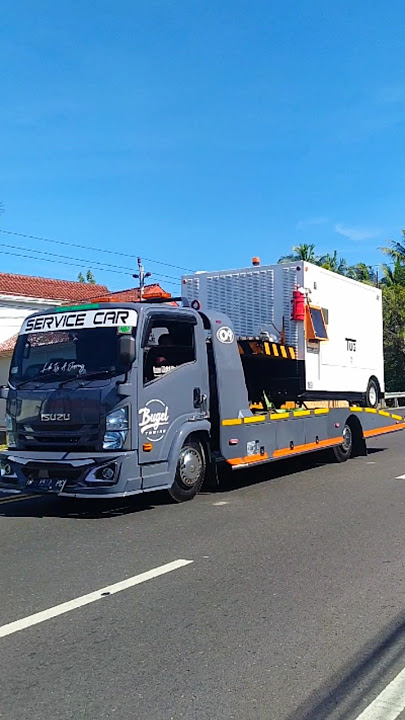TRUK TOWING ISUZU MUATAN GENSET LISTRIK SANGAT BESAR MELAJU CEPAT #shorts #trending #subscribe