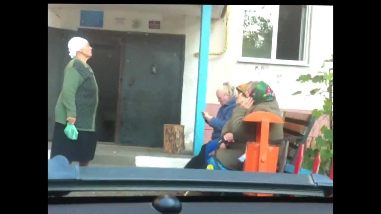 бабушка гуфа тамара константиновна дата смерти. моя бабушка читает газету жизнь. гуф с бабушкой. бабушка guf тамара константиновна. бабушка гуфа тамара константиновна фото.