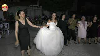 Ateşim Var Külüm Yok, Sallasana Sallanasa Mendilini Halay Müziğinde Halay Resimi