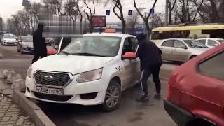 В Ростове на Дону бомбила мстит водителю Яндекс Такси