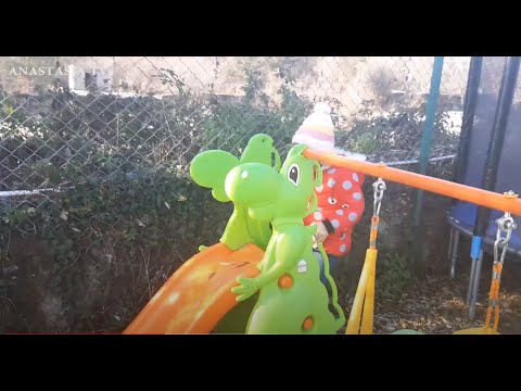 ანასტასია ერთობა სასრიალოებით და პატარა სახლებით - Anastasia TV