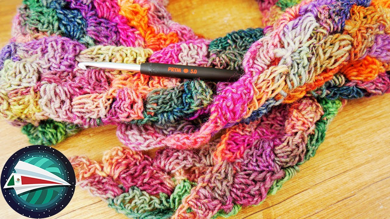 Aprende a tejer un chal triangular con una sola madeja gigante | Hermosos colores de otoño