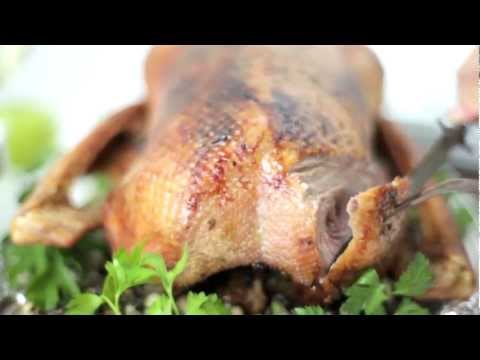 Vídeo: Como cozinhar deliciosamente um ganso suculento no forno