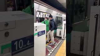 東京メトロ代々木上原行きと回送列車通過北千住駅にて