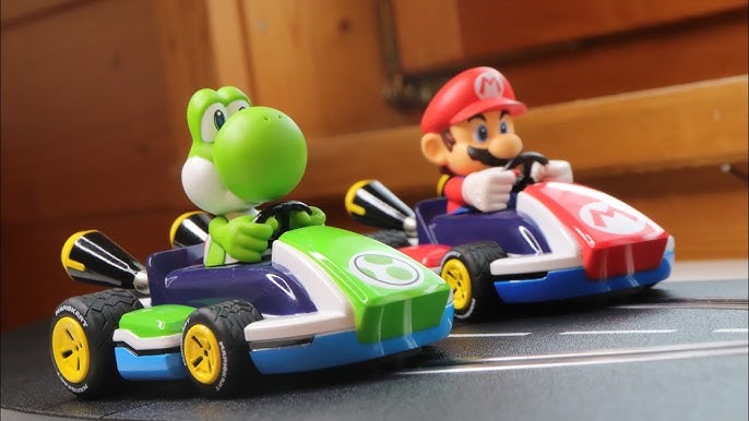  Carrera First Nintendo Mario Kart Slot Car Race Track -  Includes 2 Cars: Mario and Luigi and Two-Controllers - Battery-Powered  Beginner Set for Kids Ages 3 Years and Up, 20063028 