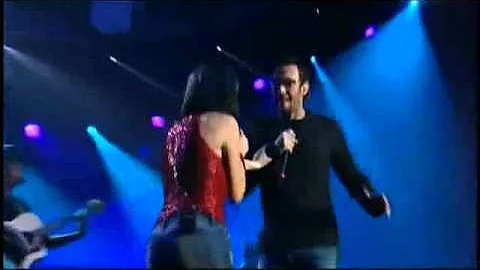 Laura Pausini   Tra te e il mare Live with Biagio Antonacci) HD (360p)