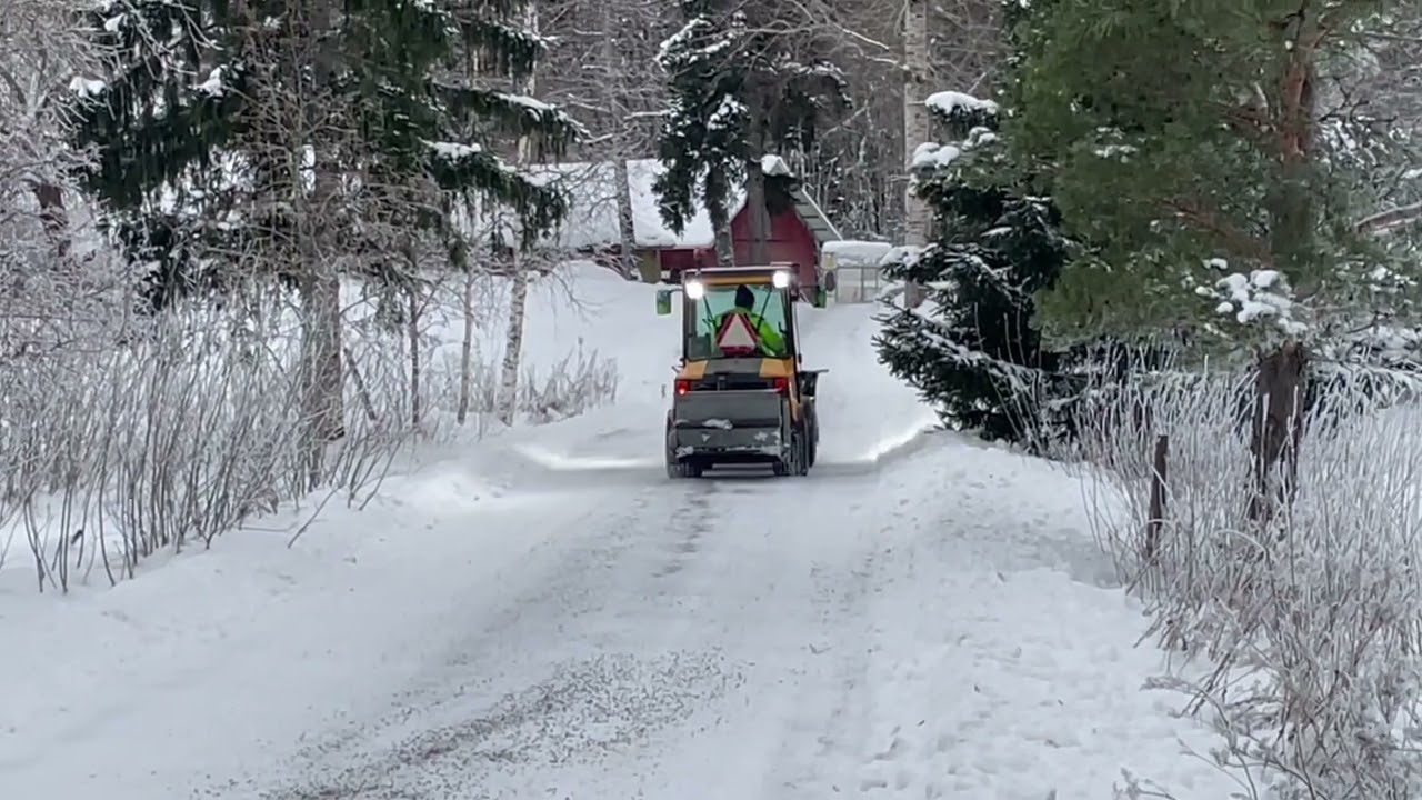 Redskapsbärare plogutrustad Belos Transpro 54