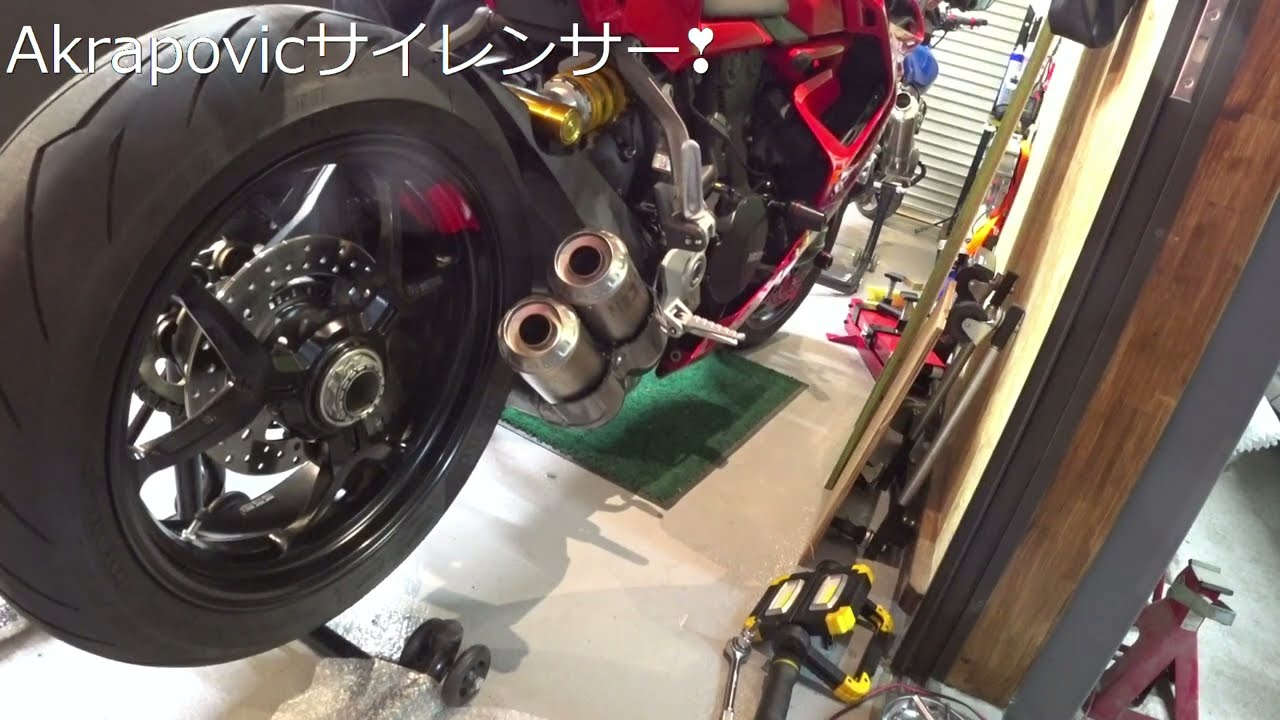 Ducati Supersport 950s Akrapovicサイレンサー - YouTube