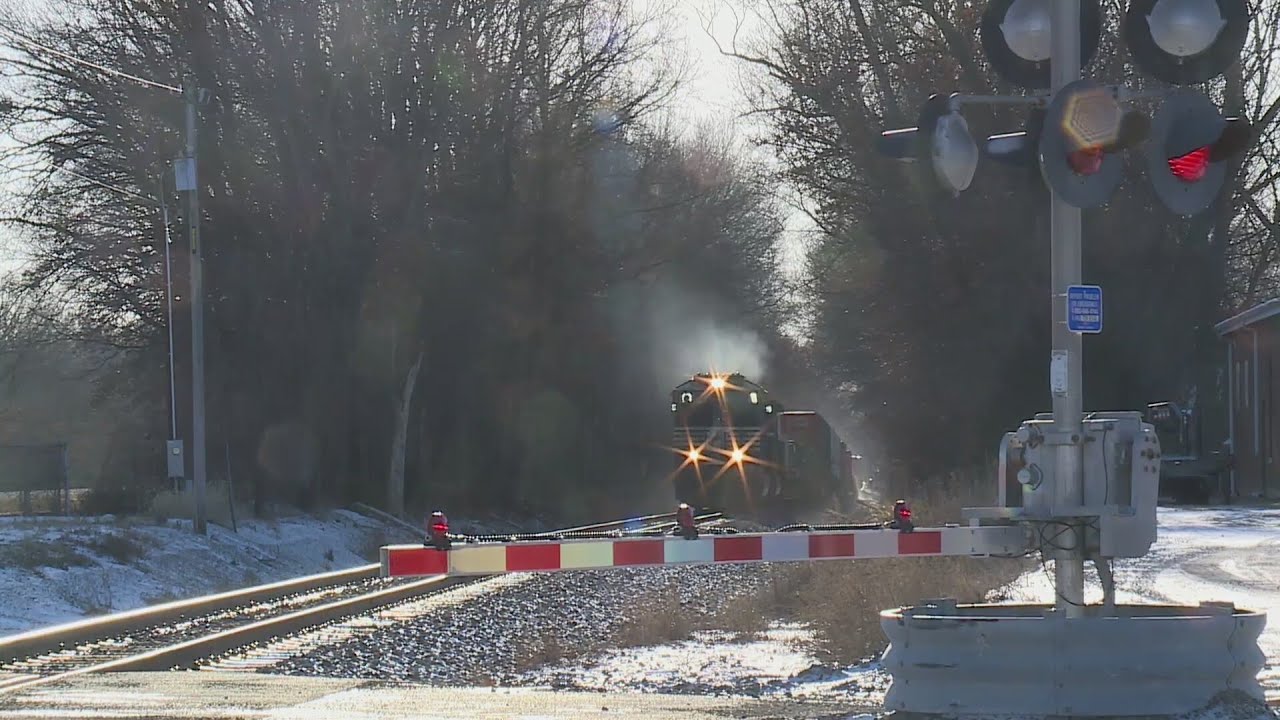 Trains move too slow through Illinois village, delay first responders