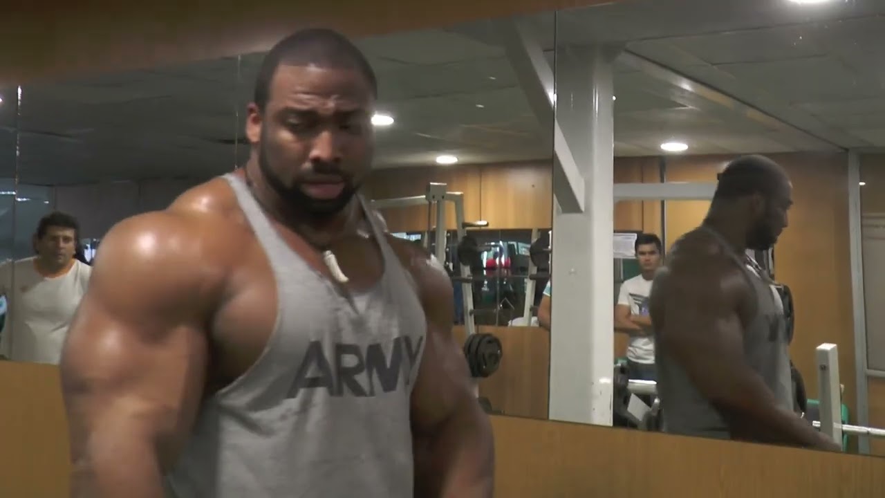 Entreno  de Hombros Cedric McMillan Chile gimnasio Leblon 2013