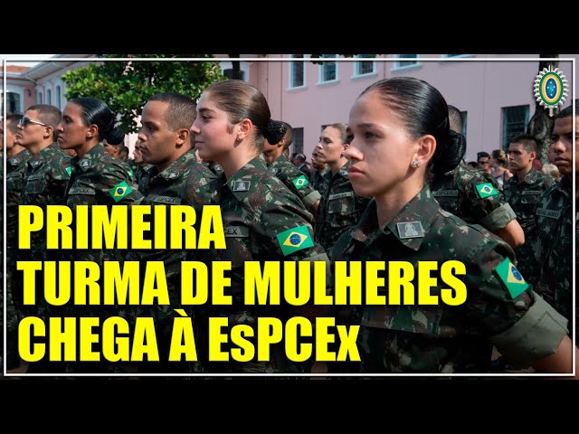 Soldado Feminino Do Exército Brasileiro Desfilando No Dia Da