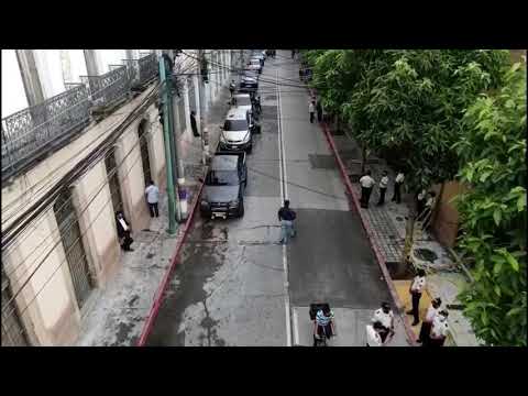 Policía de Guatemala resguarda el Congreso mientras Fiscalía investiga ingreso a la fuerza