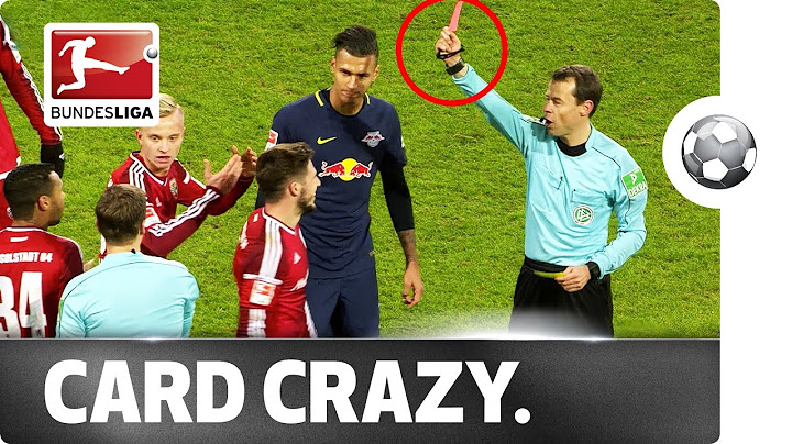 Referee shows 5 Cards in 12 Seconds!