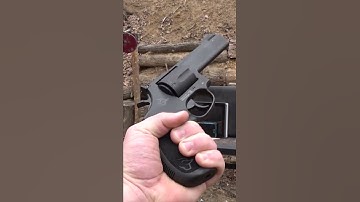 Cover Image for Blasting electronics with a 44 magnum!