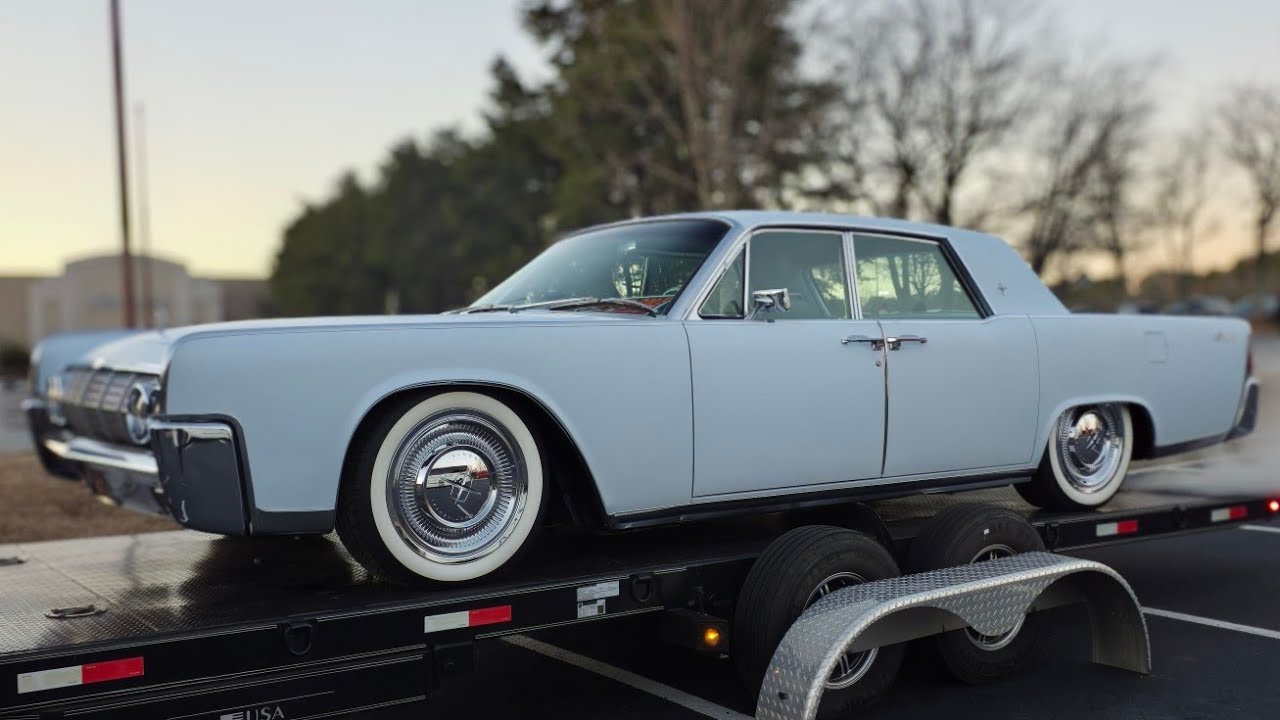 Оригинальный Lincoln Continental 1964 года — неплохой автомобиль.
