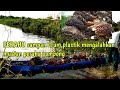 Sampan perahu drum plastik mengalahkan sampan pompong mesin