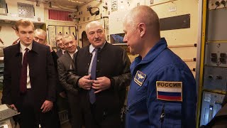 Лукашенко: Как? Ты что, стоя спишь там? // Звёздный городок