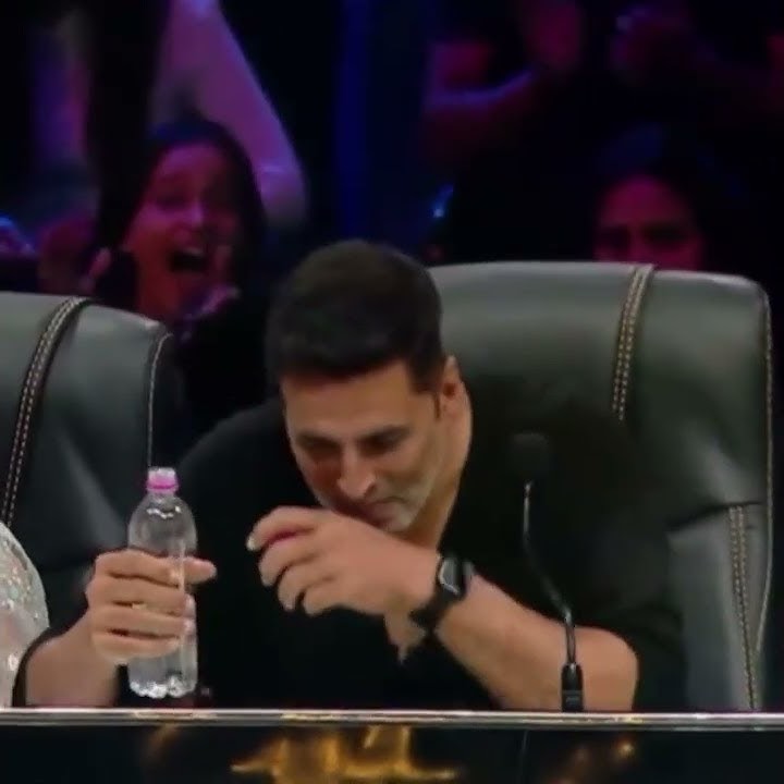Download lagu Akshay Kumar Laughing And Spiting Out Water on Hunarbaaz Desh Ki Shaan Show
