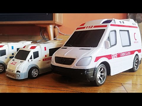 Kaan Arasın ambulansı oyuncak arabaları kurtardı yaralıları hastaneye götürdü
