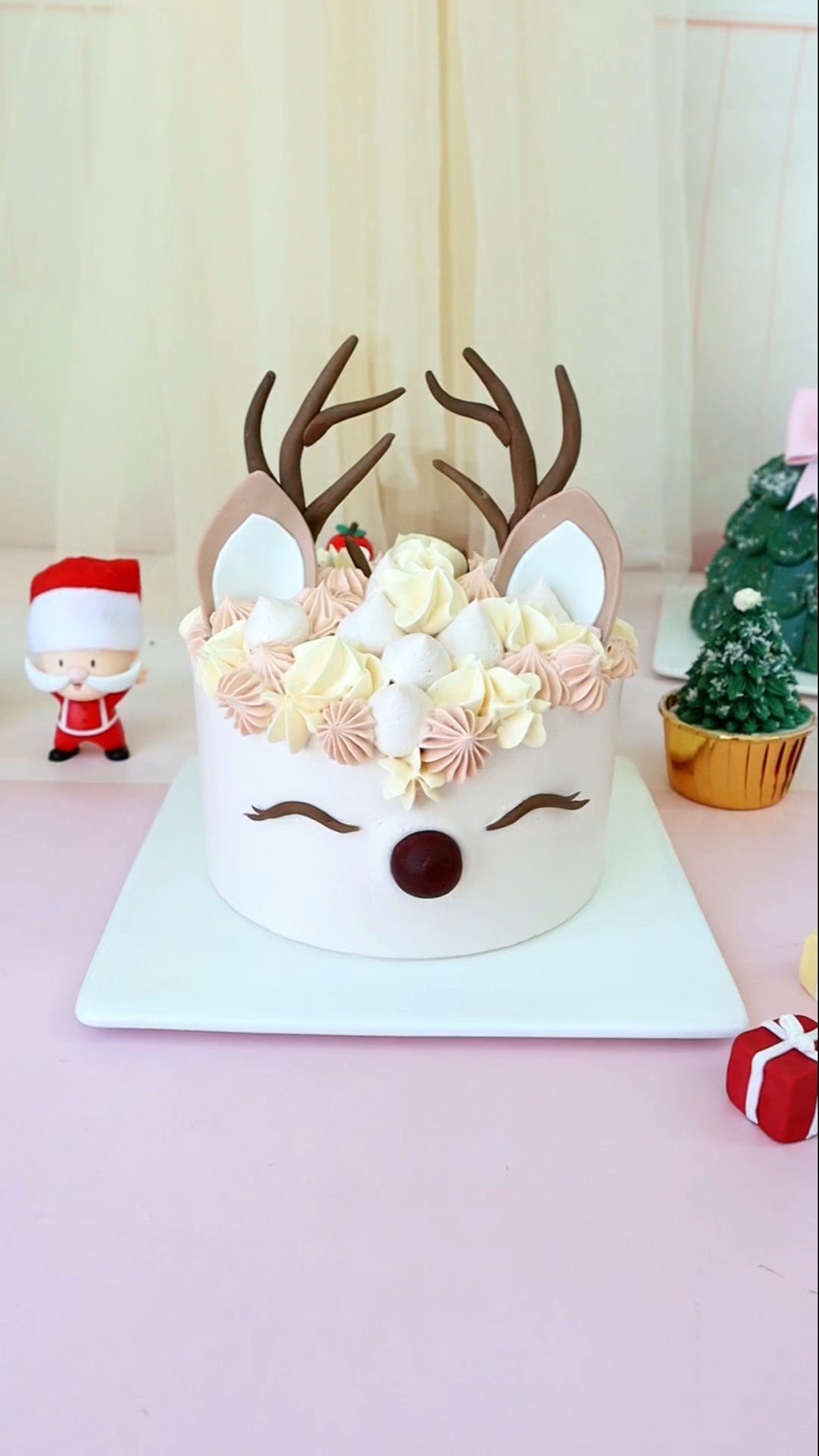 Cake training Bread and cake professional baking training Cake baking teaching Christmas elk cake