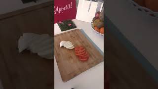 موتزاريلا كابريزا Mozzarella Caprese مقبلات وفواتح شهيه ايطالي بطريقه المطاعم الايطاليه طعم ولا اروع