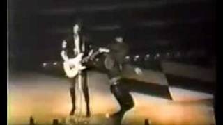 Motley Crue Too Young To Fall In Love live 1985 Montreal Canada